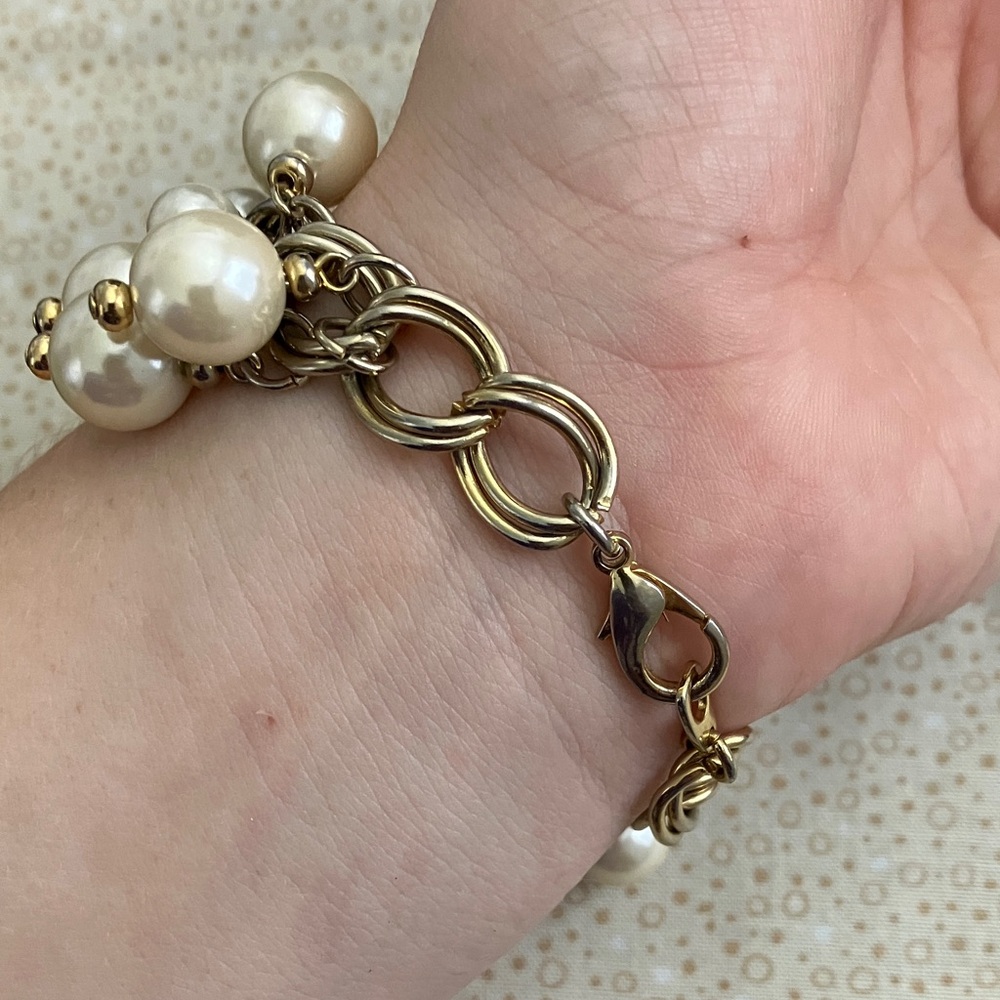 Vintage Faux Pearl and Gold Bauble Chain Bracelet - Picture 3 of 4